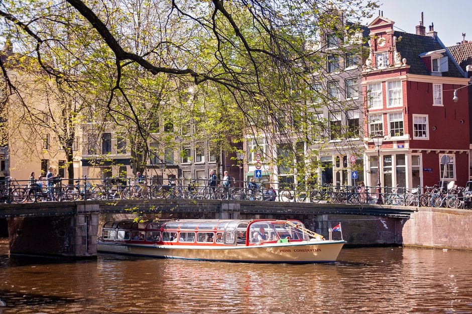 Amsterdam im Frühling: Grachten, Räder, weniger Tulpenkitsch