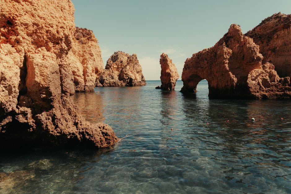 Die Algarve im Spätherbst: Surfen, Klippen, Nebensaison