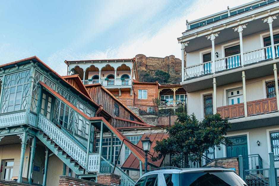 Georgien für Einsteiger: Tiflis, Wein und Bergstraßen
